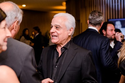 Read more about the article Frank Sinatra ganha tributo com a voz de Daniel Boaventura no Fairmont Hotel