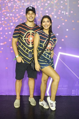 Read more about the article Os irmãos Ricky Tavares e Juliana Xavier na primeira noite do Camarote Allegria