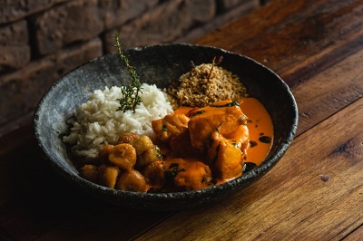 Read more about the article O chef Marcelo Petrarca sugere e dá a receita de uma Moqueca de Peixe para celebrar o aniversário de Brasília sozinho ou acompanhado