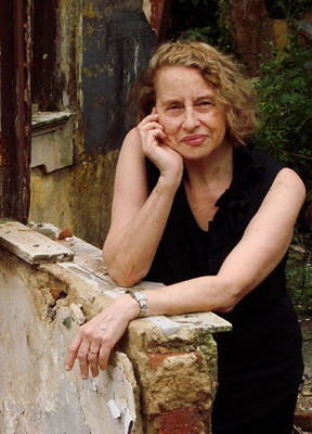 Read more about the article MARTHA PAGY Escritório de Arte/Múltiplos Projetos Culturais brinda seus amigos com vídeo de Anna Bella Geiger