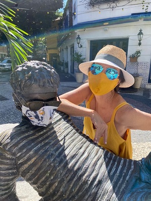 Read more about the article Patricia Secco coloca suas máscaras do projeto #USEMÁSCARAS nas estátuas dos ícones nacionais