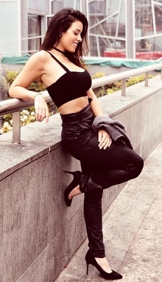 Read more about the article A cantora Emiliah dá uma canja no projeto “Chico e Minhas Amigas”