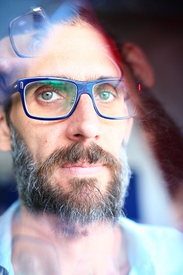 Read more about the article O artista Guilherme Dable em entrevista exclusiva para o site abre nossa semana