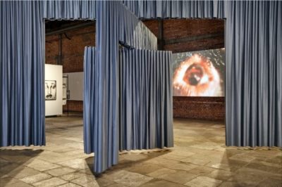 Read more about the article Mostra coletiva ‘FARSA’ reúne obras de artistas do Brasil e Portugal no Sesc Pompeia