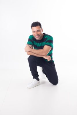 Read more about the article O ator Rodrigo Sant´Anna oferece curso gratuito de roteiro para moradores de comunidades