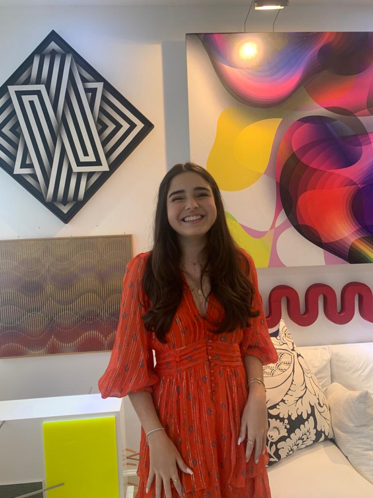 Read more about the article Maria Eduarda Azeredo Santos completa 15 anos e recebe em casa suas #BFF