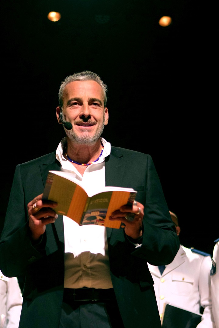 Read more about the article Alexandre Borges apresenta “Live Social” no Teatro das Artes e lê poemas de Guilherme de Almeida