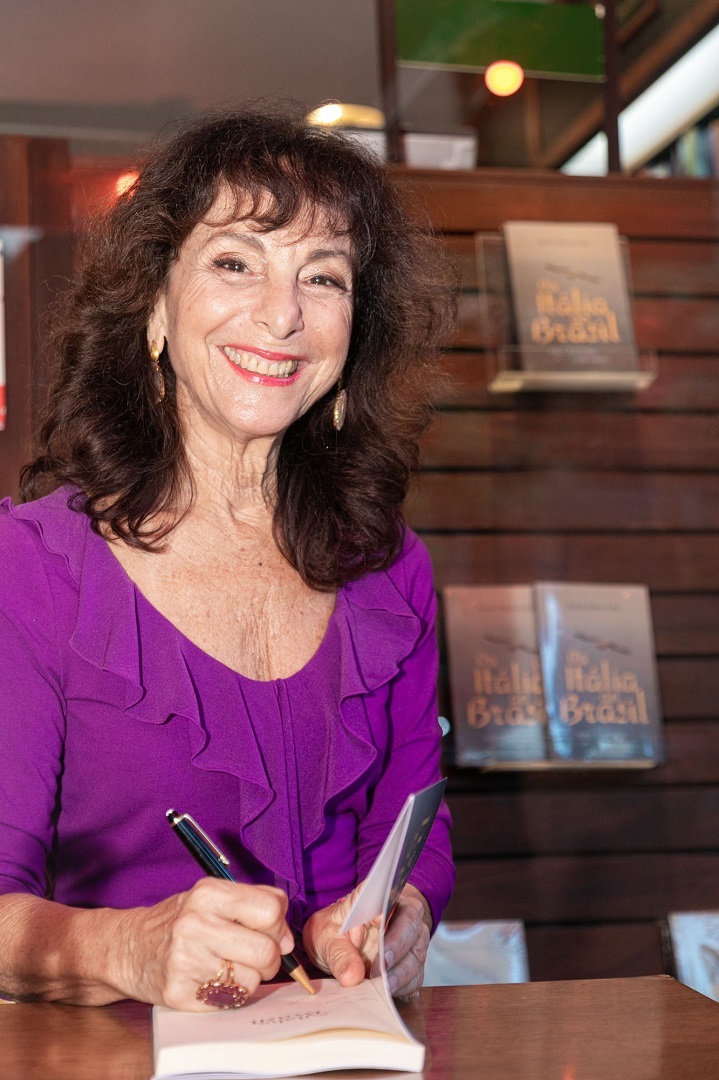 Read more about the article Anna Leta lança seu primeiro livro “Da Itália ao Brasil uma história de amor” na Livraria Argumento na Dias Ferreira