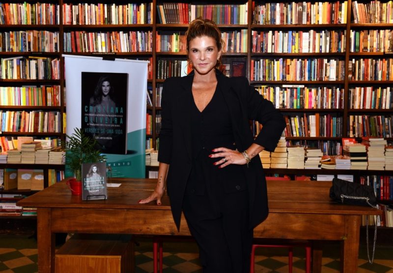 Read more about the article A atriz Cristiana Oliveira lança seu livro “CRISTIANA OLIVEIRA – Versões de uma Vida” na Livraria da Travessa em Ipanema