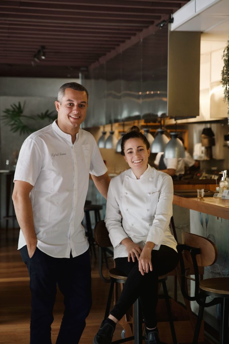 Read more about the article Os chefs Giovanna Grossi e Rafa Gomes duelam reproduzindo menu apresentado no Iron Chef Brasil