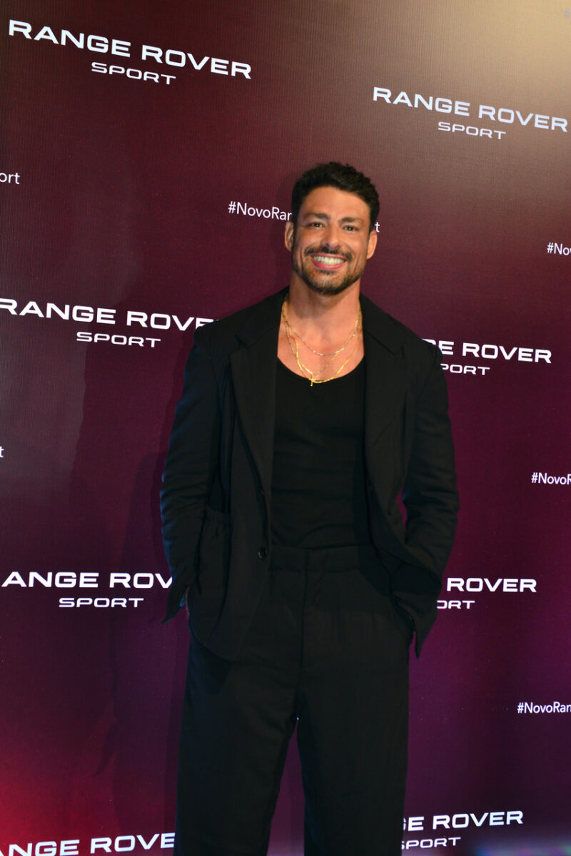 Read more about the article Ju Ferraz com Cauã Reymond e convidados conferem novo Range Rover Sport