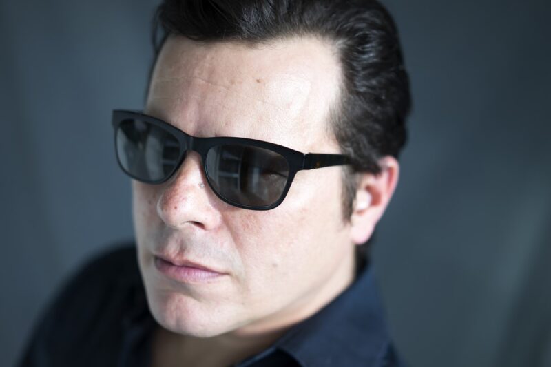 Read more about the article TONI PLATÃO CANTA “O AMOR SEGUNDO HERBERT VIANNA” AMANHÃ 22/10 NO TEATRO RIVAL REFIT