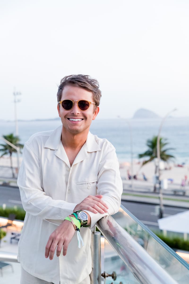 Read more about the article O arquiteto Victor Niskier celebra aniversario com sunset party