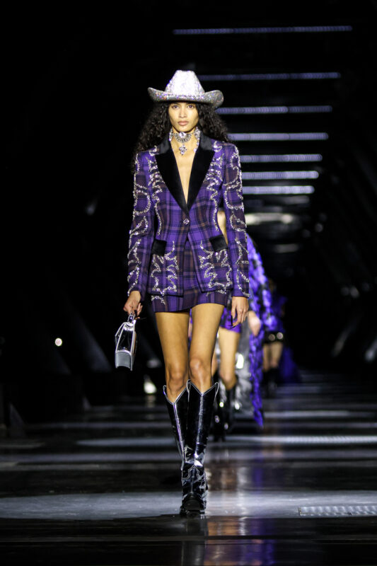 Read more about the article Milão Fashion Week: Philipp Plein apresenta coleção The Cyber Western World com celebs brasileiras na primeira fila
