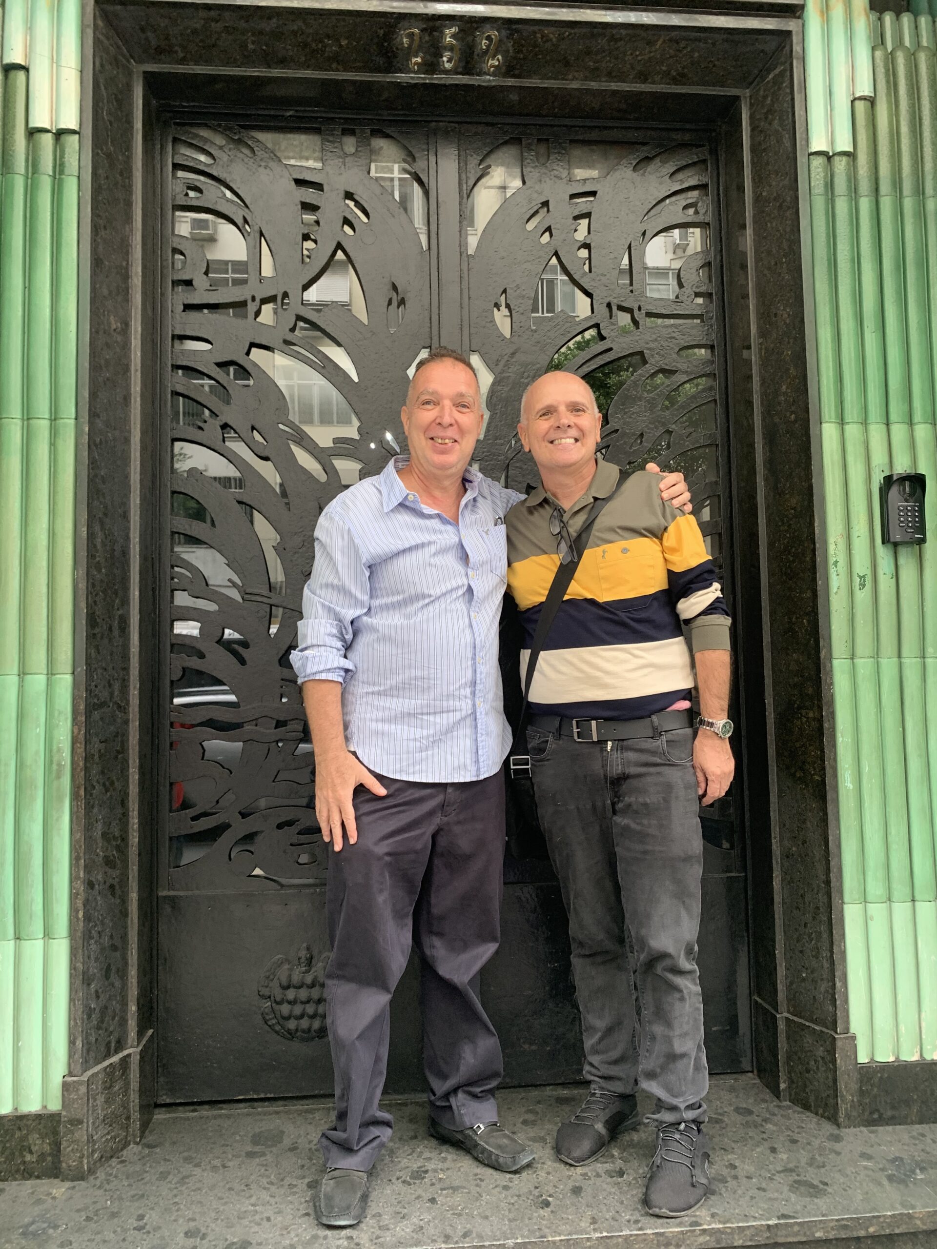 Read more about the article Chico Vartulli e a Associação dos Embaixadores de Turismo do RJ armam passeio ART DECO por Copacabana