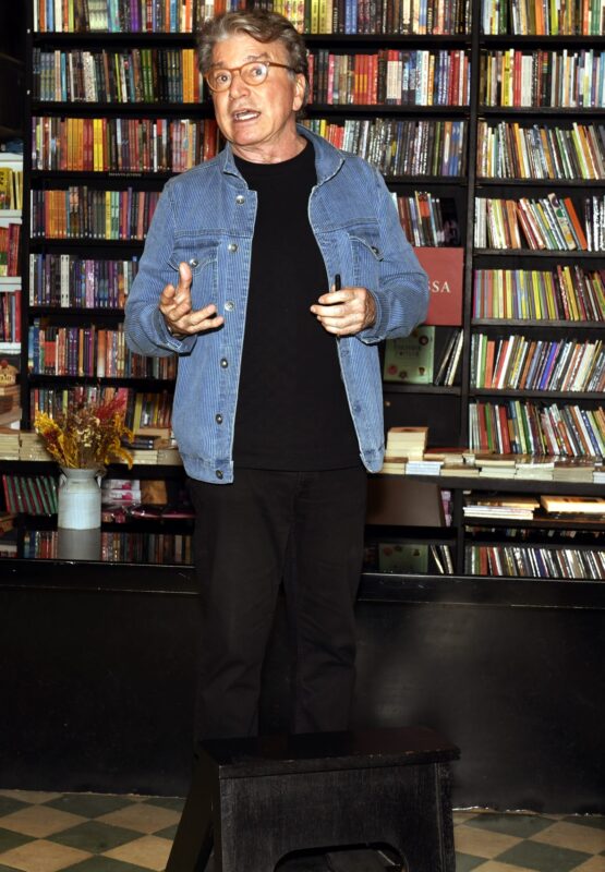 Read more about the article Edney Silvestre relançou ontem (29/09) seu livro “Contestadores” na Travessa de Ipanema