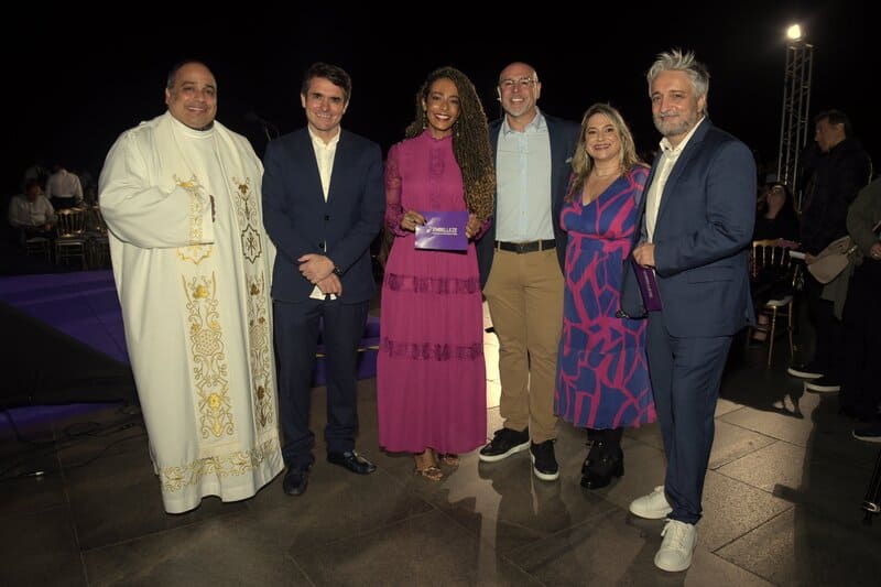 Padre Omar, Jomar Beltrame, presidente Embelleze, Alinne Prado, mestre de cerimônias Embelleze , Flavio Kapruni, Aline Barbosa, gestora Novex e Fernando Pasquini, Diretor Mkt e Ecommerce Embelleze
