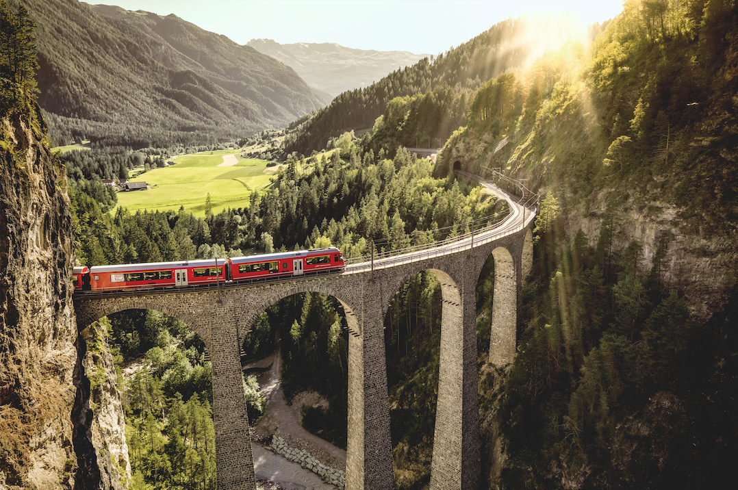 Read more about the article TURISMO DA SUÍÇA REALIZA PROJETO POP-UP DE PRAIA NO RIO INSPIRADO NO EMBAIXADOR DO DESTINO ROGER FEDERER NESTE FERIADO 12 DE OUTUBRO
