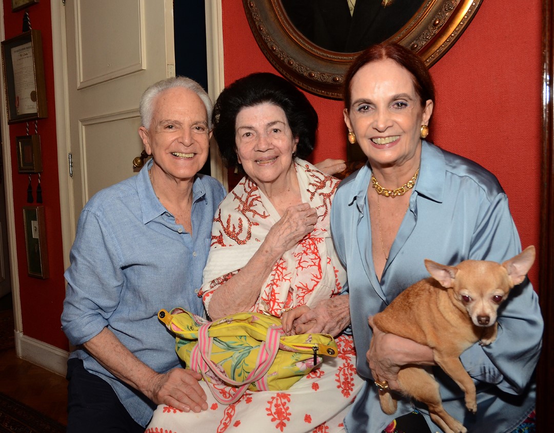 Read more about the article Sueli e Ricardo Stambowsky recebem para o seu tradicional Coquetel de Noël 2023