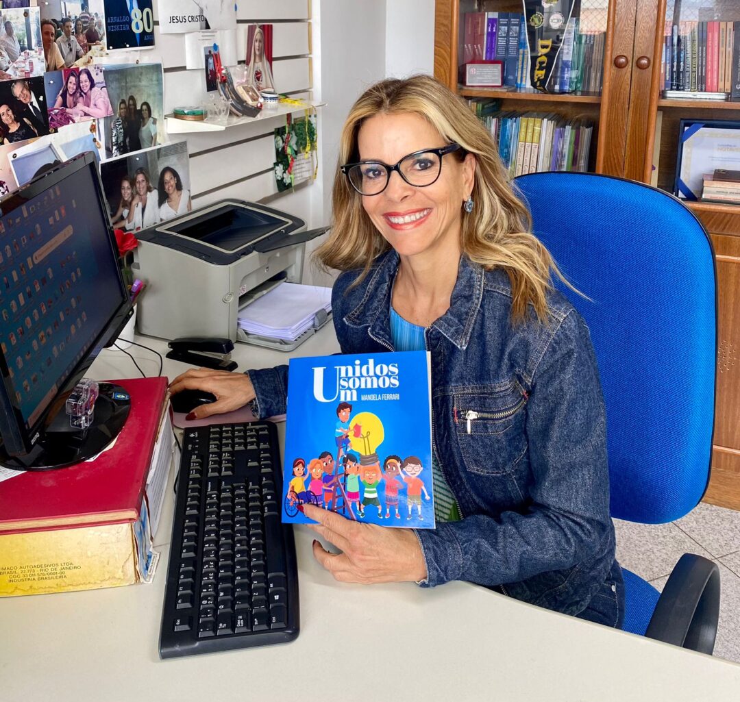 Read more about the article “Unidos somos um” o novo livro de Manoela Ferrari com lançamento 28/11 na livraria Argumento