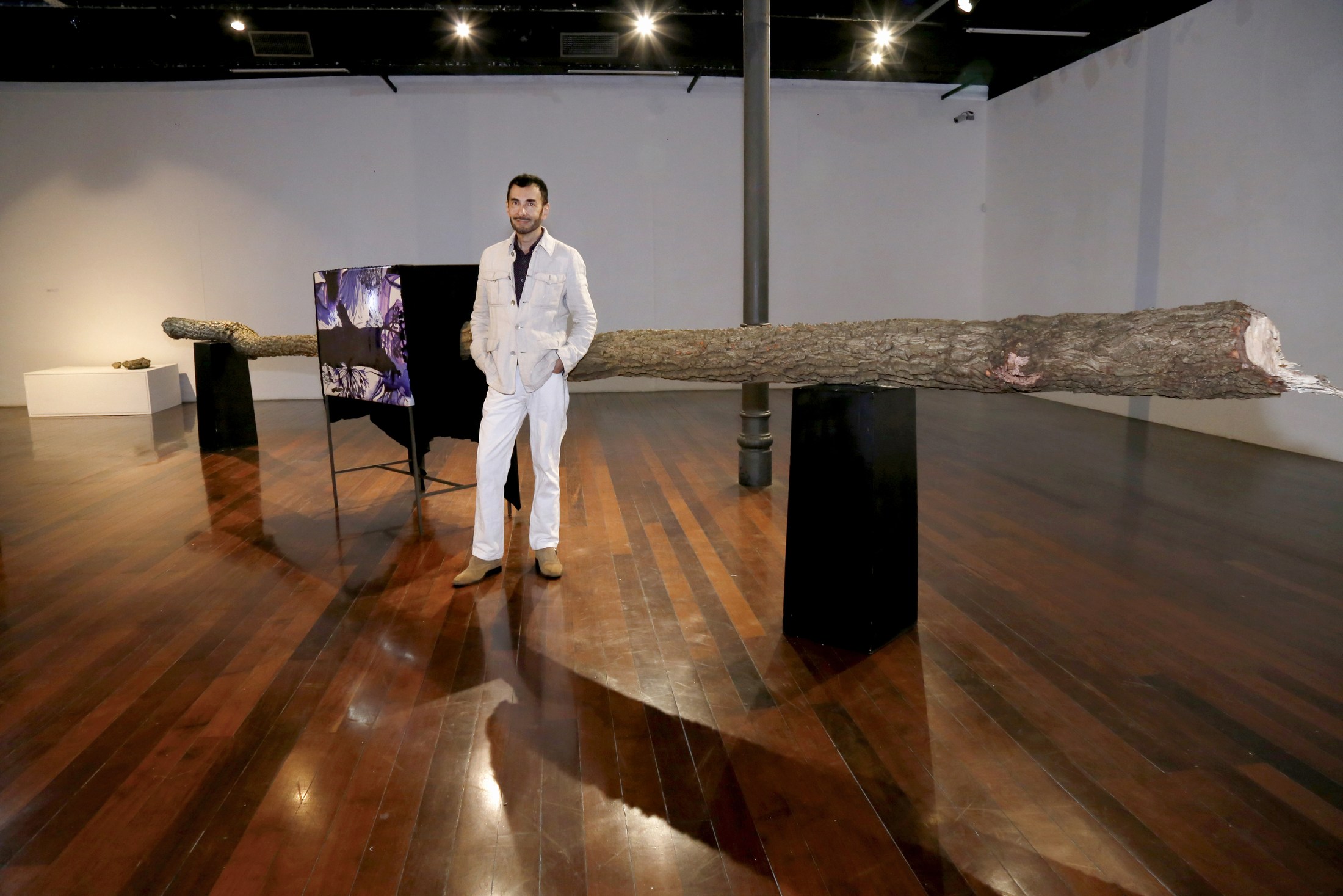 Read more about the article Abertura da Exposição “Aduana” de Alexandre Murucci no Centro Cultural Correios ontem 13/04