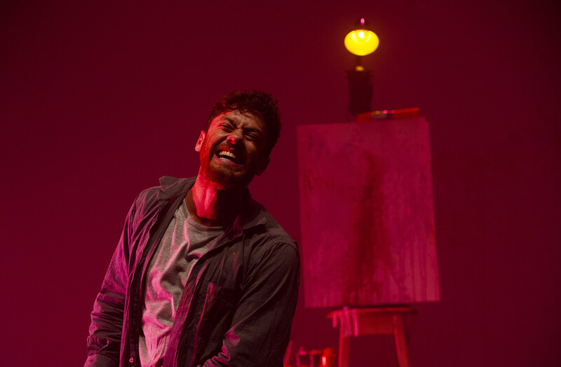 Read more about the article Leonardo Miggiorin mescla humor Drummond e ficção científica em peça inédita no dia 8 no CCBB Rio