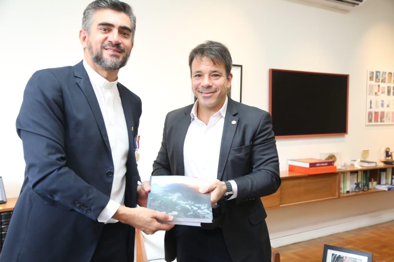 Read more about the article O Reitor da PUC-RJ Padre Anderson Antônio Pedroso recebe a Medalha Pedro Ernesto hoje 12/08