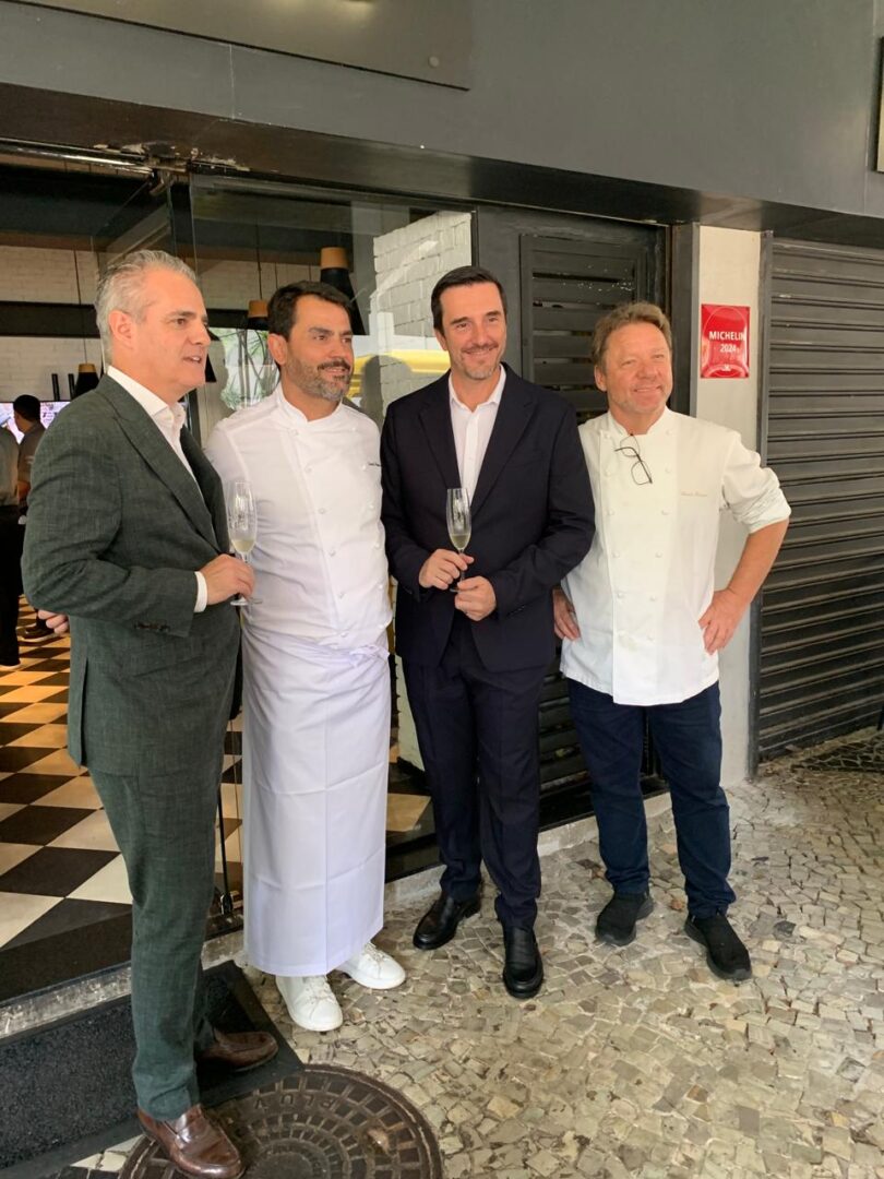 Pascal Bilard, o chef David Romero, Santiago Martí e o chef Claude Troigros