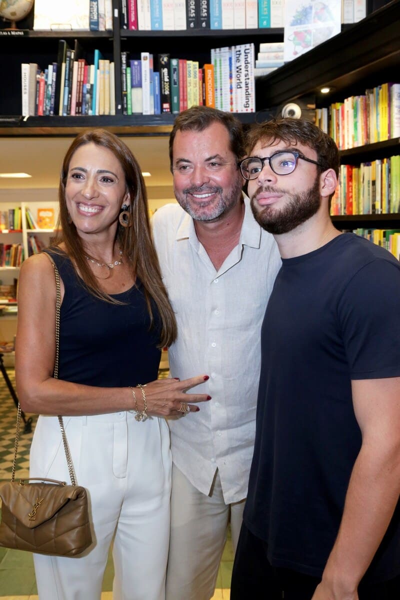 Paula Marinho, Miguel Pinto Guimarães e Diogo Marinho - PRA TUDO SE ACABAR NA QUARTA-FEIRA