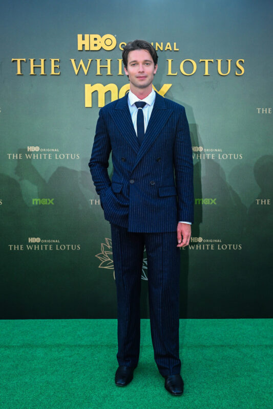 Read more about the article Patrick Schwarzenegger veste Tommy Hilfiger na premiere da 3 season de The White Lotus em Bangkok