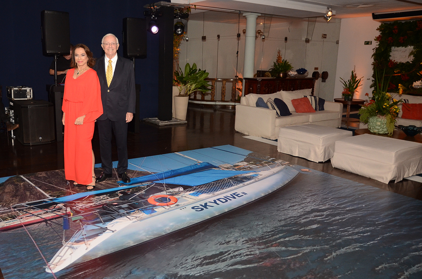 O casal Yvonne Bezerra de Mello e Fernando Tostes na pista de dança