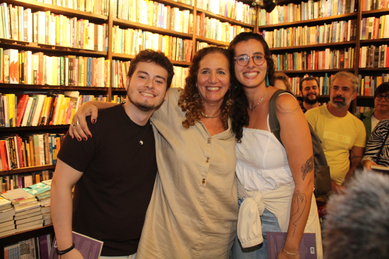 Jandira e seus filhos Thomaz e Helena - ''Cultura é Poder''