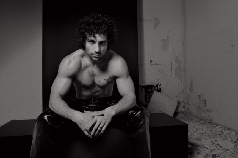 Read more about the article Anthony Vacarello apresenta a coleção Saint Laurent masculina inverno 2025