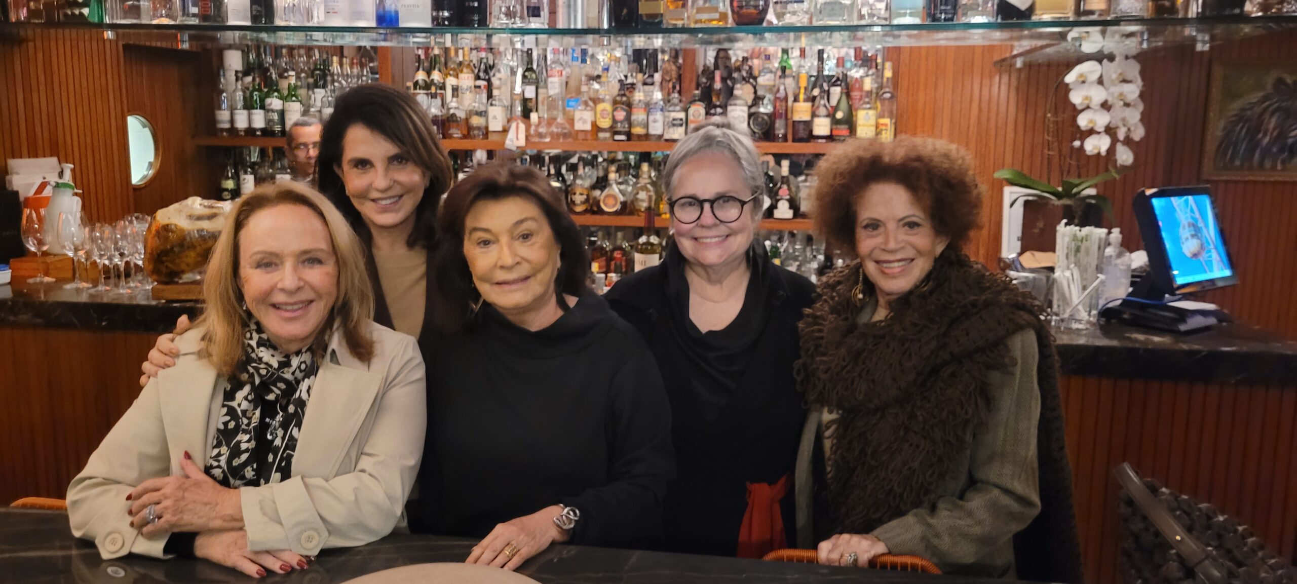 Read more about the article Cavaquinhas e fraldinhas e mais 5 mulheres maravilhosas no Esplanada Grill