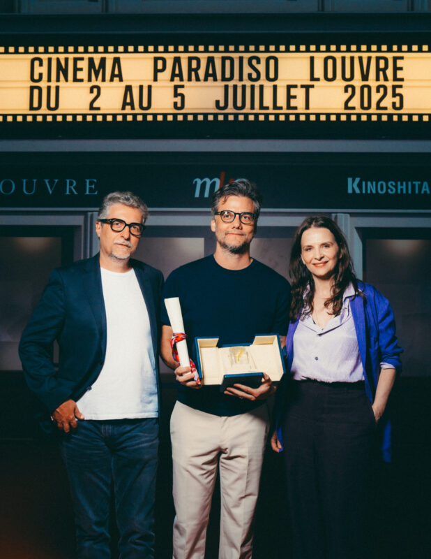 Read more about the article Wagner Moura recebe a Palma de Ouro de Melhor Ator 2025 em noite de exibição ao ar livre de “O Agente Secreto” no Museu do Louvre