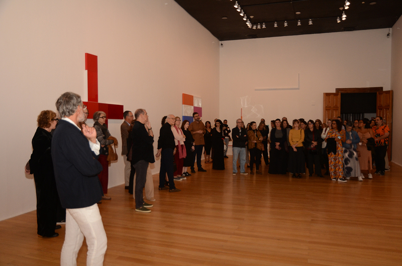 Read more about the article Renata Tassinari celebra 40 anos de trajetória com a exposição “Frestas” no CCBB RJ