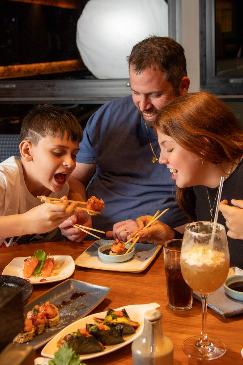 Beni Schvartz com os filhos - Peixoto Sushi