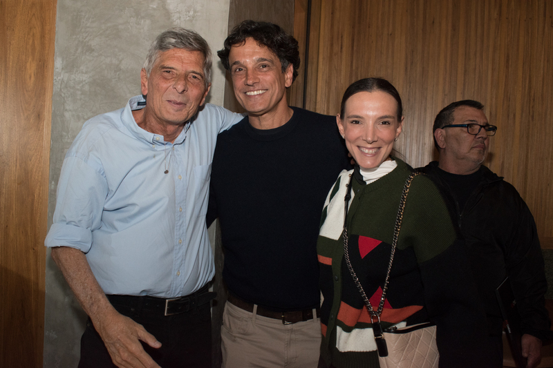 Bob Cardim com Luis Tepedino e Carol Camarão