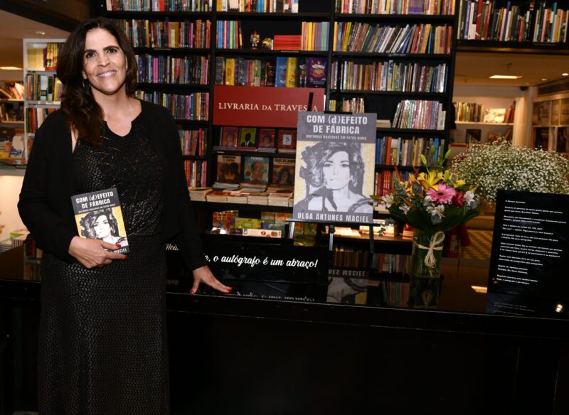 Read more about the article “COM (D)EFEITO DE FÁBRICA” o livro de Olga Antunes Maciel na Livraria da Travessa em 07/08