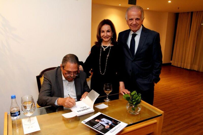 Read more about the article O jornalista Paulo Cesar Oliveira lançou seu livro ontem 27/08 “Crônicas Políticas de um Mineiro” em Brasília