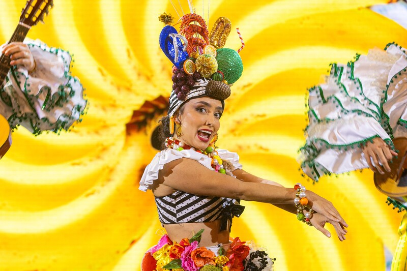 Roxy Dinner Show - cena Carmem Miranda - Rafael Catarcione