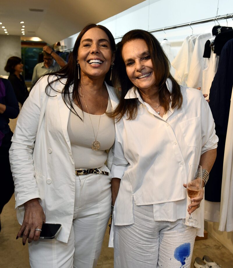 Read more about the article Patrícia Secco lança na loja Número Dez uma coleção exclusiva de roupas pintadas em abstrato