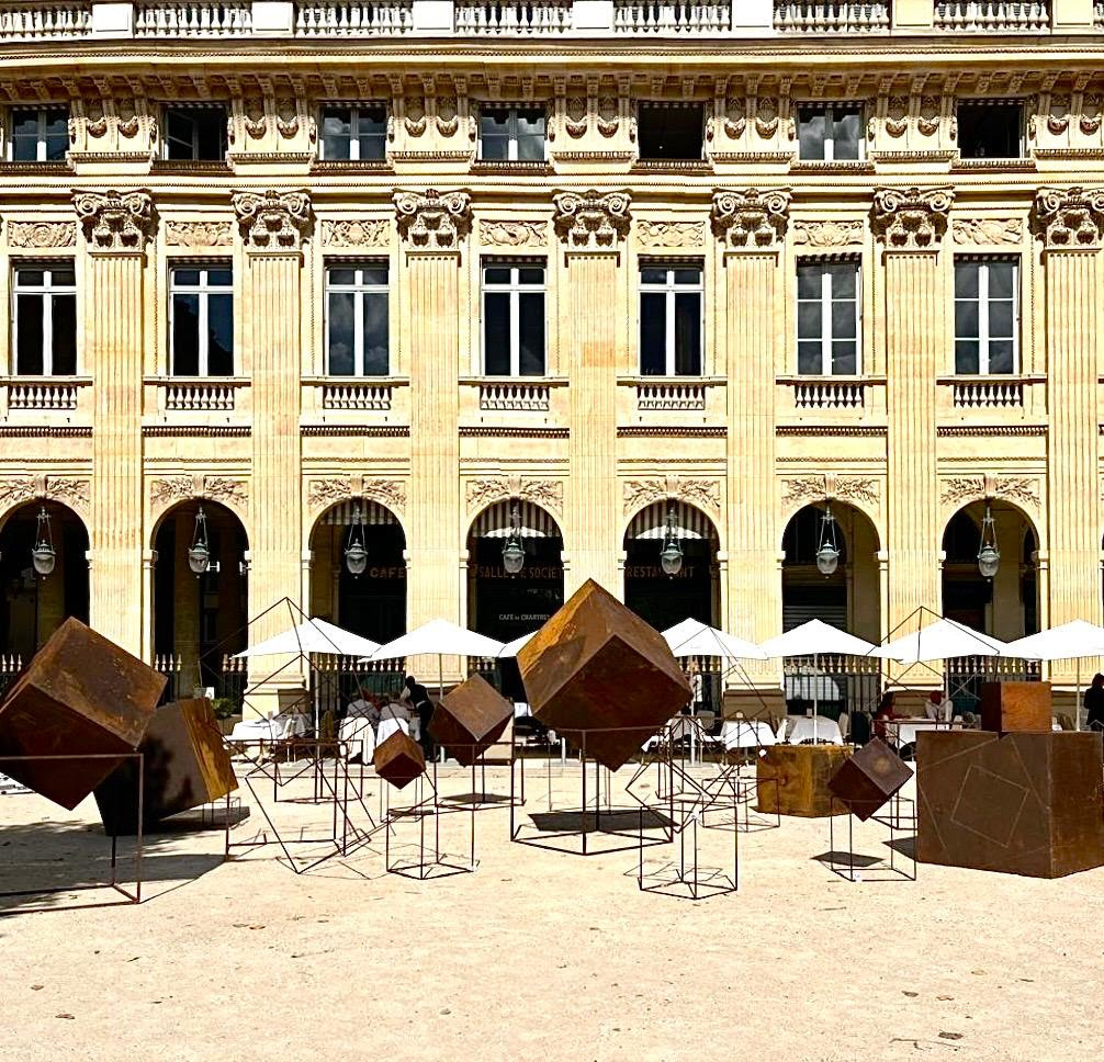 Read more about the article O artista José Bechara apresenta SuperOxy no Palais Royal na Temporada Brasil-França 2025