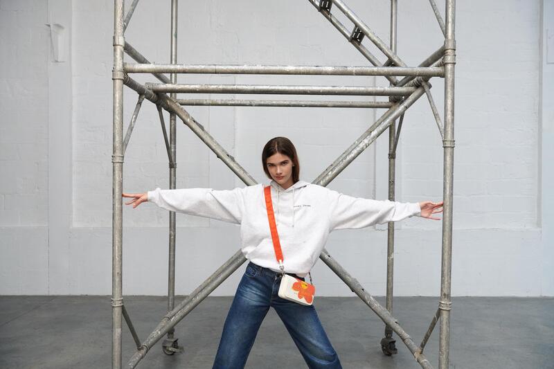 Read more about the article GALERIES LAFAYETTE RECEBE A CAMPANHA “JOY” DE MARC JACOBS