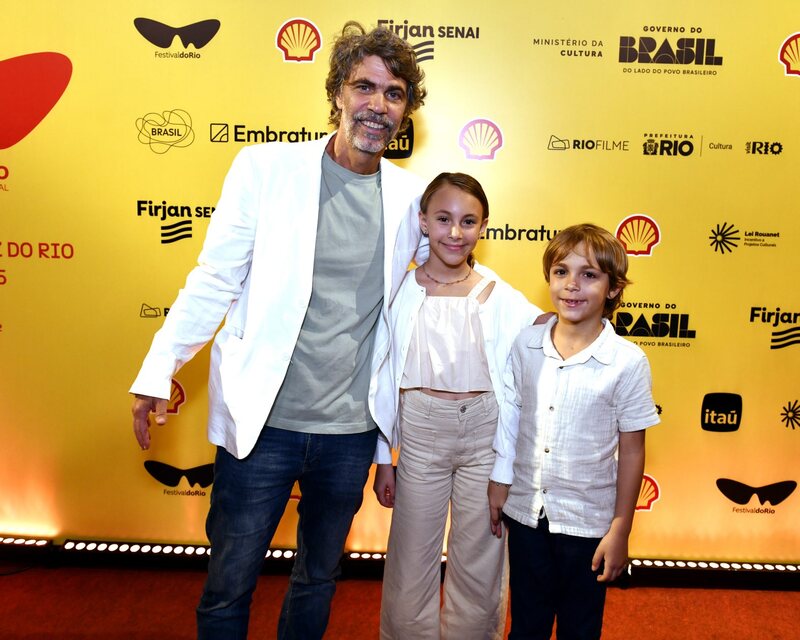 Regis Faria e seus filhos Lorena e Vicente