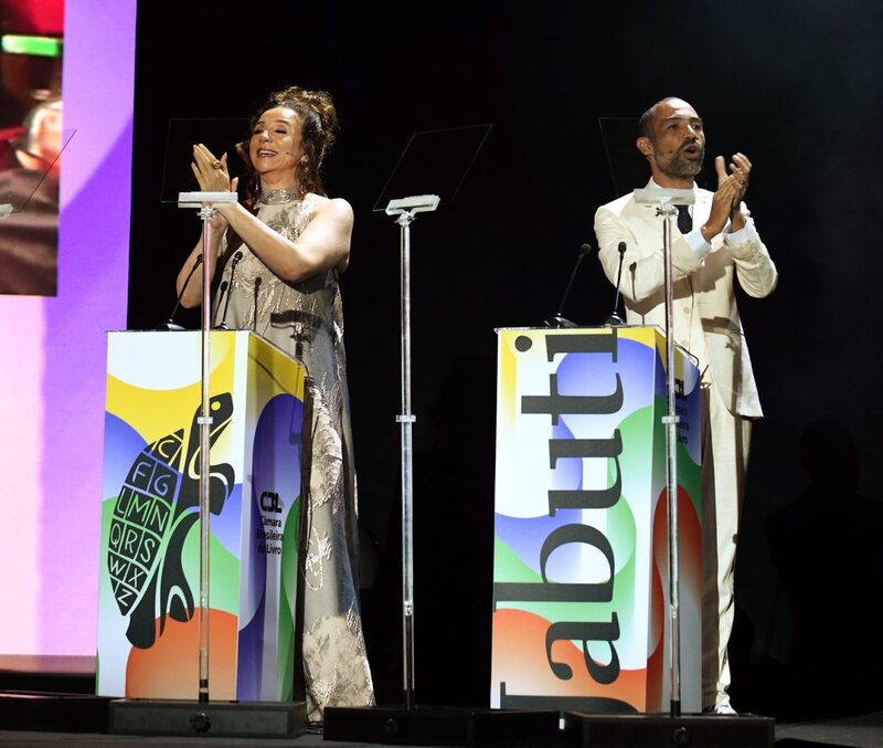 Read more about the article O ouvidor do Brasil: 99 vezes Tom Jobim é eleito Livro do Ano no Prêmio Jabuti 2025