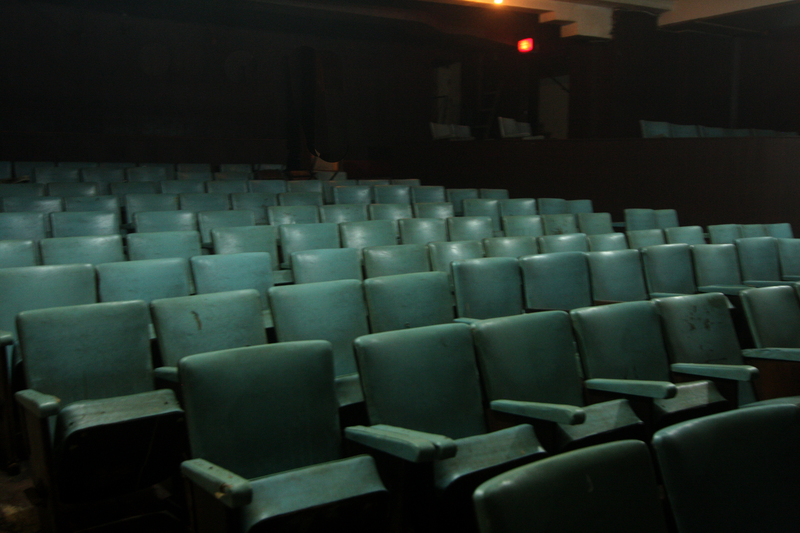 Read more about the article Exposição “Cinema Fantasma” de Caroline Valansi no dia 1 de novembro