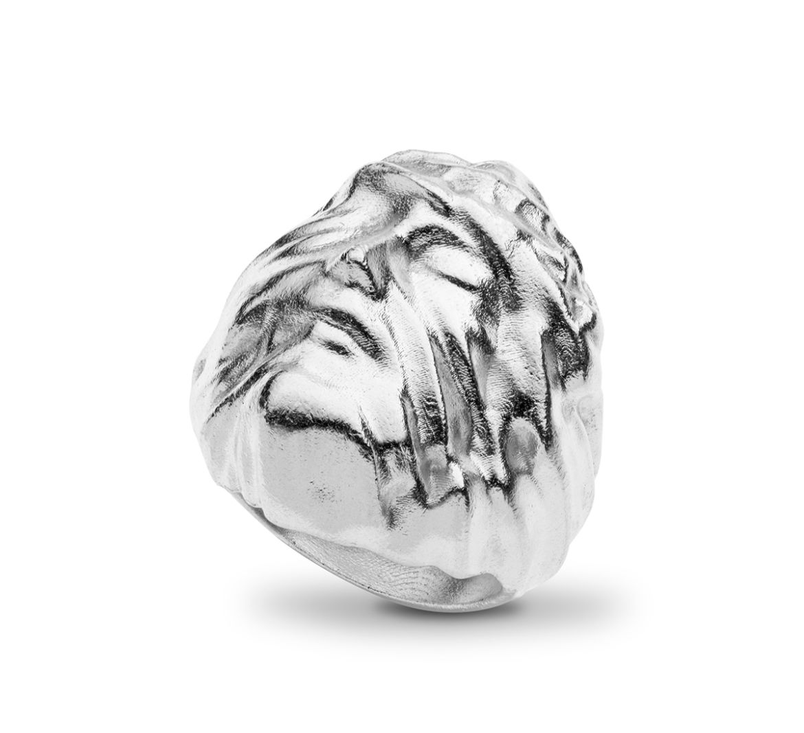 Cristina Rotondaro ocupa o ambiente Atelier da Joalheira até domingo dia 5 de outubro