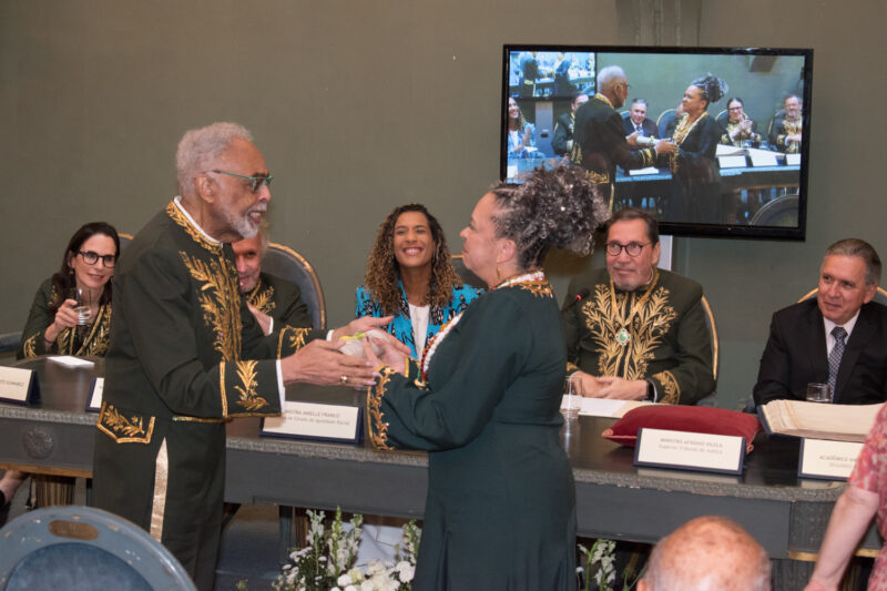 Read more about the article Ontem 07/11 uma noite histórica na Academia Brasileira de Letras