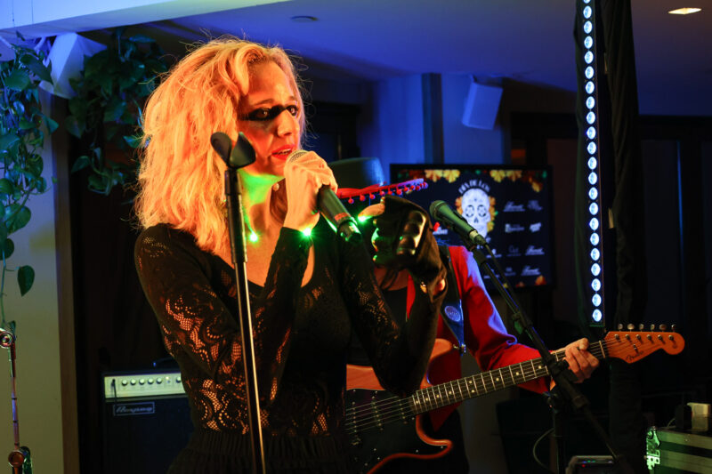 Read more about the article Letrux comanda noite vibrante no “Día de los Muertos 2025” do Fairmont Rio